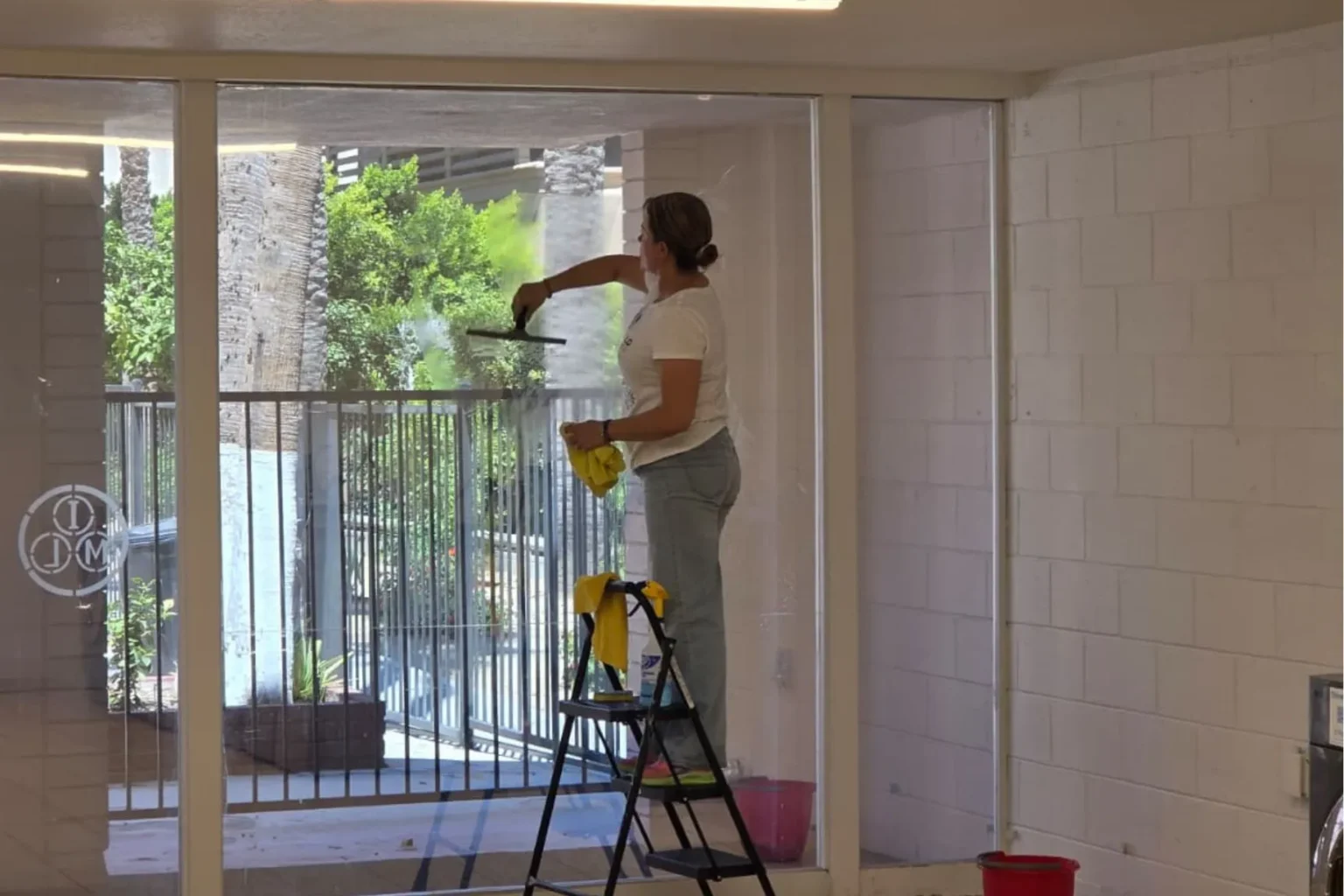 Removing desert dust and hard water spots from windows and glass